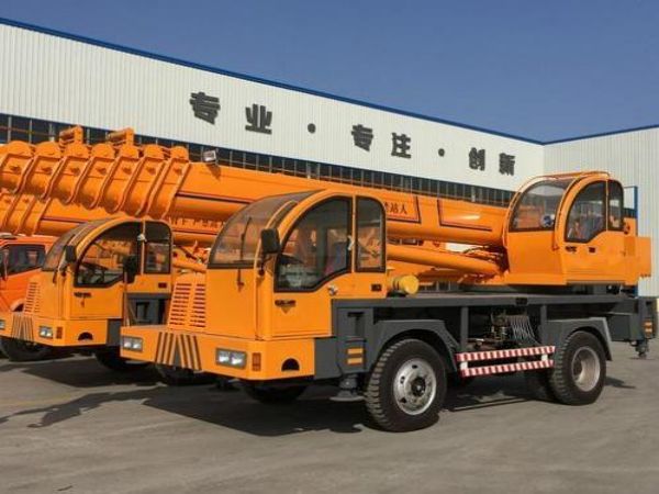 凌源市吊车租赁公司_吊车出租液压支腿分为哪几种？有什么特点